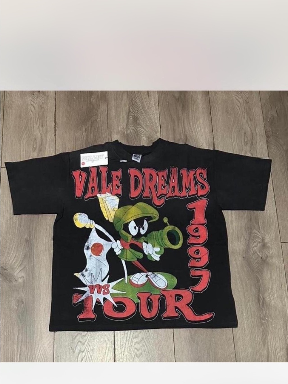 'Vale Dreams Marvin, the Martian Tour 1997' Graphic Tee